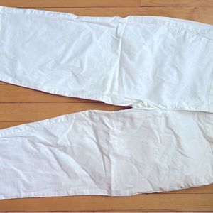 J. CREW size 12 white cropped/ankle pants 98%cotton 2%spandex. Tab closure.